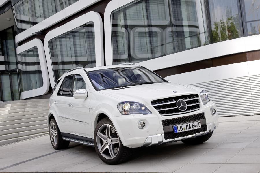  Mercedes-Benz ML63 AMG 2010 года  (фото 11 из 14)